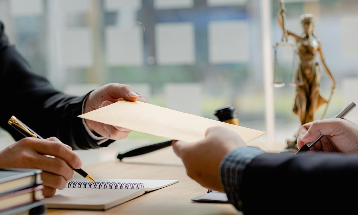وکیل تنظیم انواع قرارداد در غرب تهران
