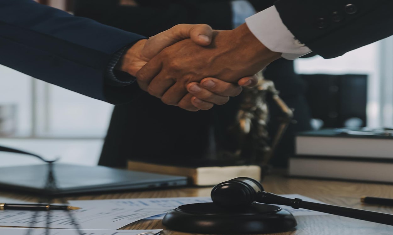 وکیل تنظیم انواع قرارداد در غرب تهران
