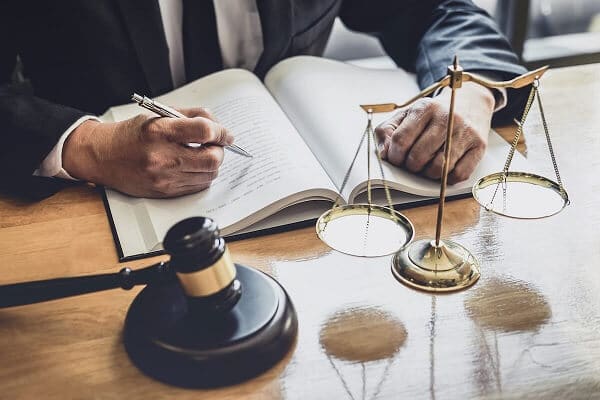 آیا اجرا نکردن مواد قانون از سوی مامور اجرا سبب ابطال اجراییه ثبتی می‌شود ؟